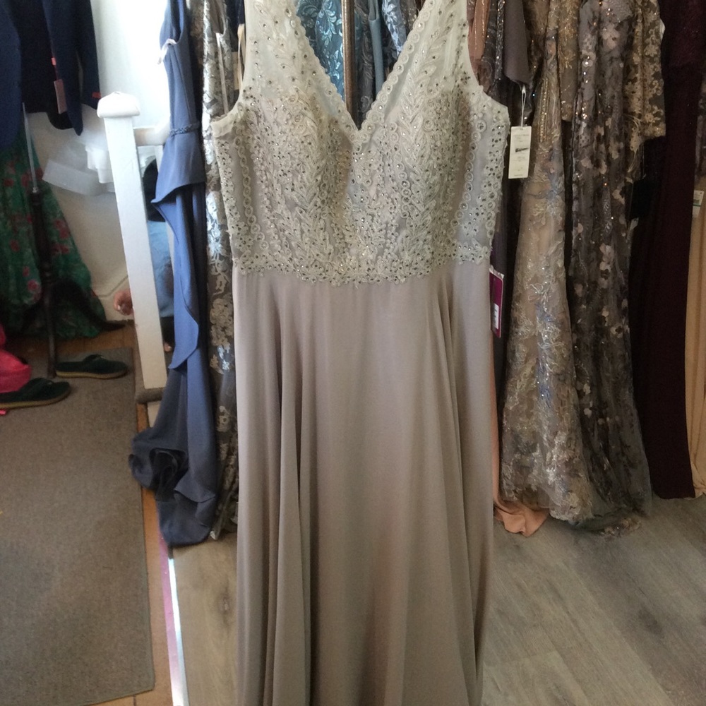 Abby Paris #981074- SIZE : 16